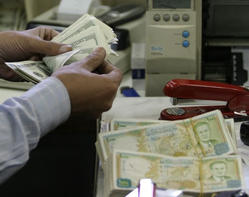 (المركزي): من شار لليرة إلى بائعٍ لها!..