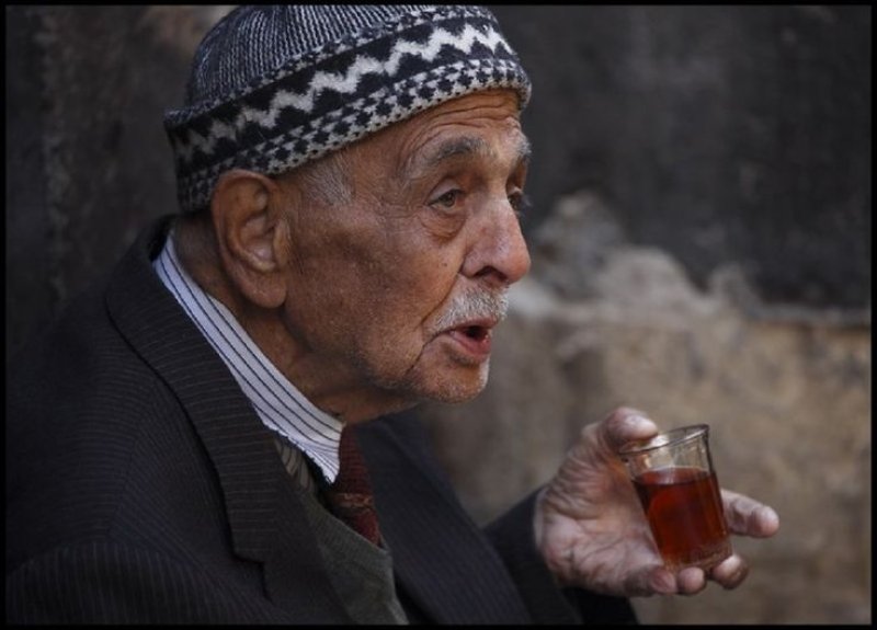 شيخوخة العمر أم الدور الاجتماعي؟