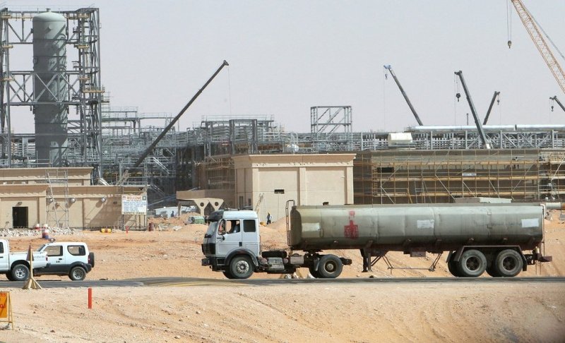 أرامكو... والصراع على إزاحة الدولار