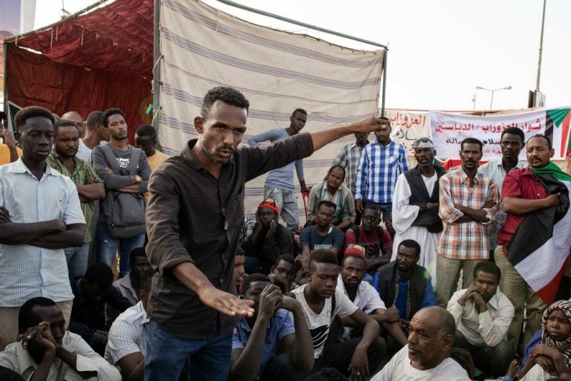 السودان... التجربة تفرض الحذر