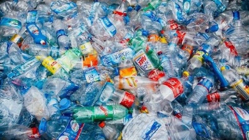 تحويل النفايات البلاستيكية إلى طاقة لتشغيل السيارات وتدفئة المنازل