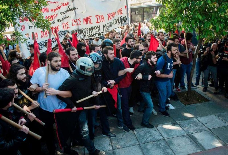 الديون تُحرج الاقتصادات الرأسمالية وحلّهم الوحيد التقشف