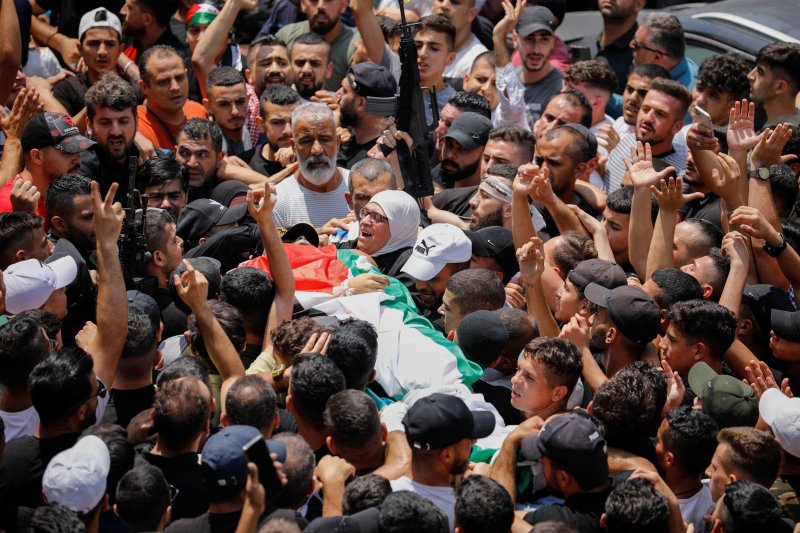 في فلسطين قضية واحدة وردٌ واحد