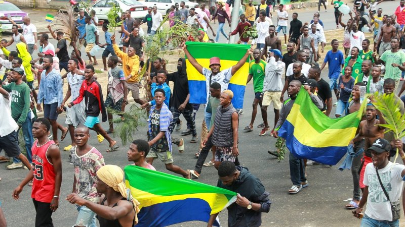 كلّ أزمة سياسية في إفريقيا تعني أنّ هناك من استيقظ