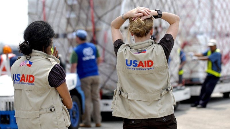 تجميد إنفاقات USAID يَشلُّ ذراعاً هامّة للإمبريالية الأمريكية وهيمنتها