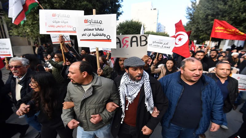 تونس.. تدني الوضع الاجتماعي والسياسي يدفع للعودة للاحتجاجات