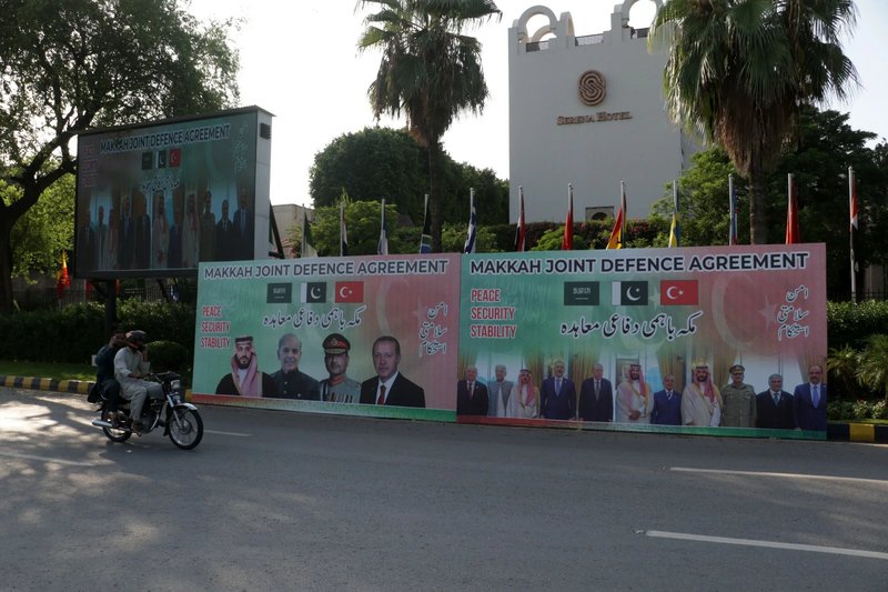 من «تحالف مكة» إلى «طوق الطوق»... وذكّر!