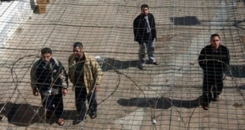 الأسرى الإداريون يوسّعون إضرابهم في سجون الاحتلال