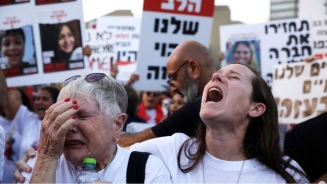 الاحتلال "نجح" بقتل 3 أسرى بينهم أمريكي بعملية النصيرات