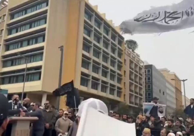 الحكومة اللبنانية توافق على نقل 260 محكوماً سورياً من سجونها إلى سوريا