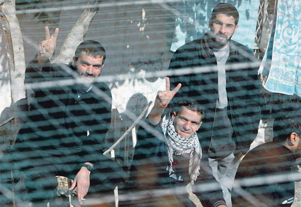 الأسرى الفلسطينيون: لا نستبعد الإضراب الجماعي المفتوح