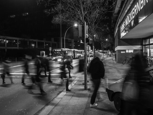 التشابه والتباعد بين الشعوب بين الفكر السائد والأممية