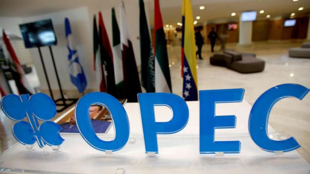 طلب النفط «ليس قوياً كفاية» والسعودية تريد تمديد تخفيض إنتاج «أوبك+»