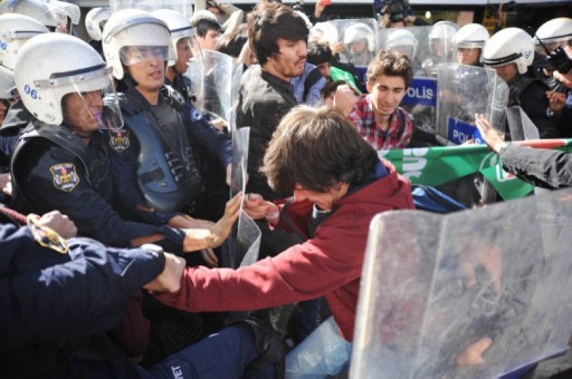 الشرطة التركية تفرق تظاهرتين في أنقرة.. وتعتقل 26 متظاهرا