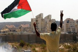 استشهاد فلسطيني وإصابة ثلاثة جنود صهاينة  في عملية &laquo;دهس&raquo; بـ رام الله