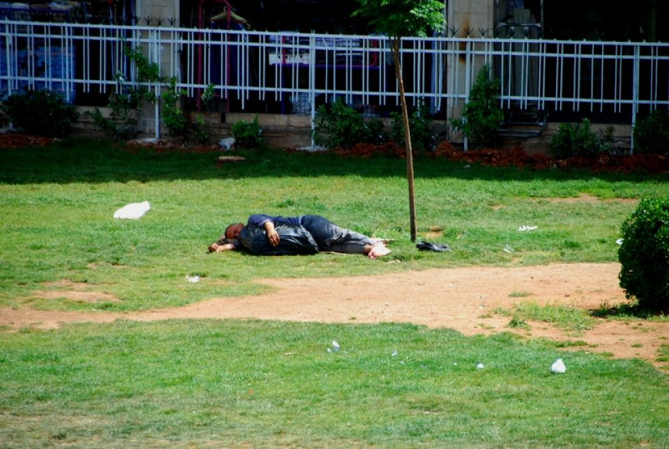 (سيّاح) غرباء على أرضهم..