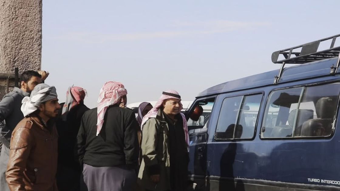 شحّ وسائل النقل في دير الزور... أزمة مركبة في مدينة مدمرة