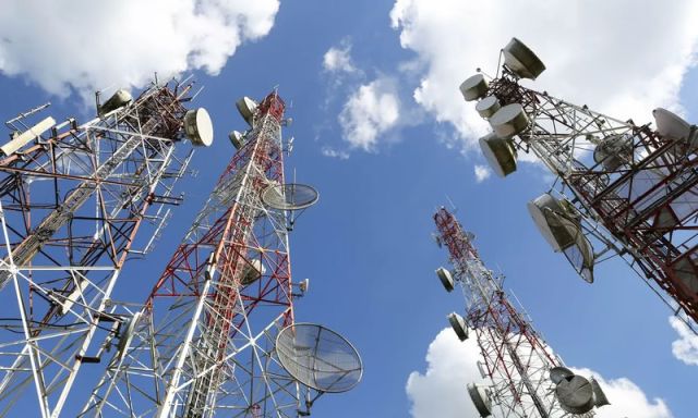 وعود الاتصالات المعسولة... بلاغة الممكن وبلاغة المستحيل