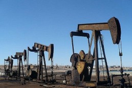 النفط عند أدنى مستوياته في 6 أعوام ونصف