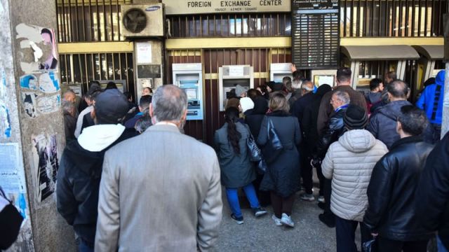 الرواتب الحكومية... تفاوتٌ كبير وعدالة وظيفية غائبة