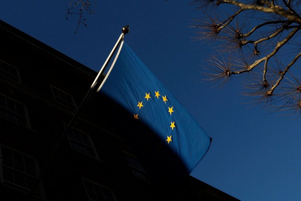 الأقنعة الأوروبية المتبدلة في الدبلوماسية تجاه الروسي