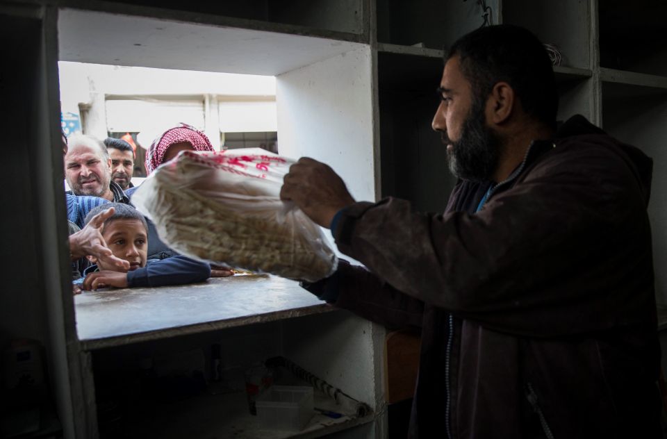 تغيرات الأجر الوسطي السوري خلال عقد من الأزمة: هل زاد الأجر فعلاً؟