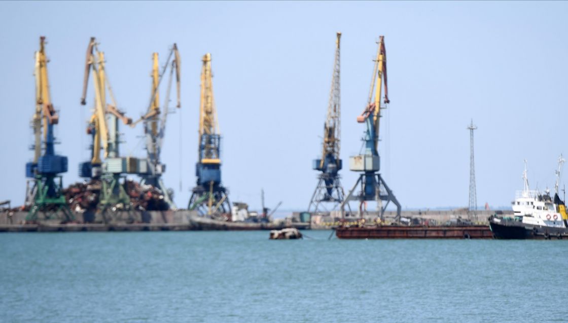 خروج أول سفينة حبوب من ميناء بيرديانسك بأوكرانيا منذ أشهر