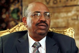 القضاء في جنوب إفريقيا يمنع عمر البشير مؤقتا من مغادرة البلاد
