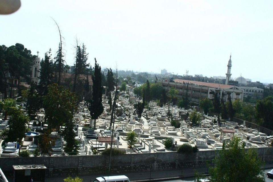 المحافظة &laquo;تغض&raquo; البصر عن &laquo;تجارة الموت&raquo;.. وتستغل زيادة الوفيات برفع تكاليف الدفن