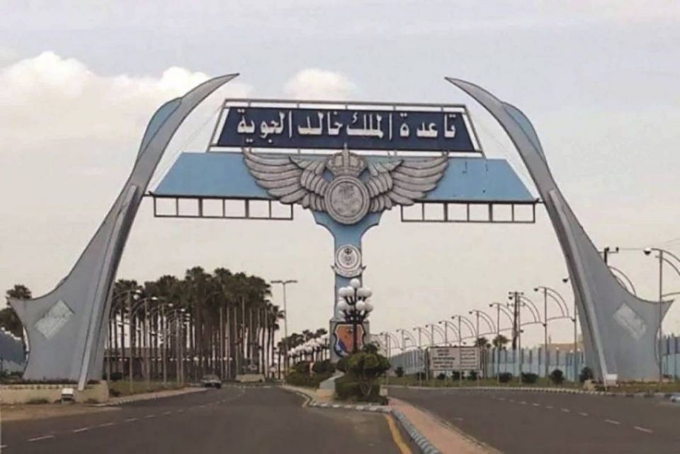الحوثيون يعلنون قصف &laquo;هدف حساس&raquo; في قاعدة الملك خالد الجوية بالسعودية