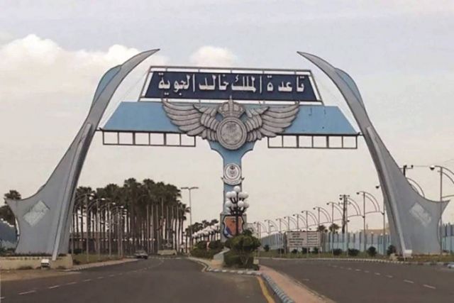 الحوثيون يعلنون قصف &laquo;هدف حساس&raquo; في قاعدة الملك خالد الجوية بالسعودية
