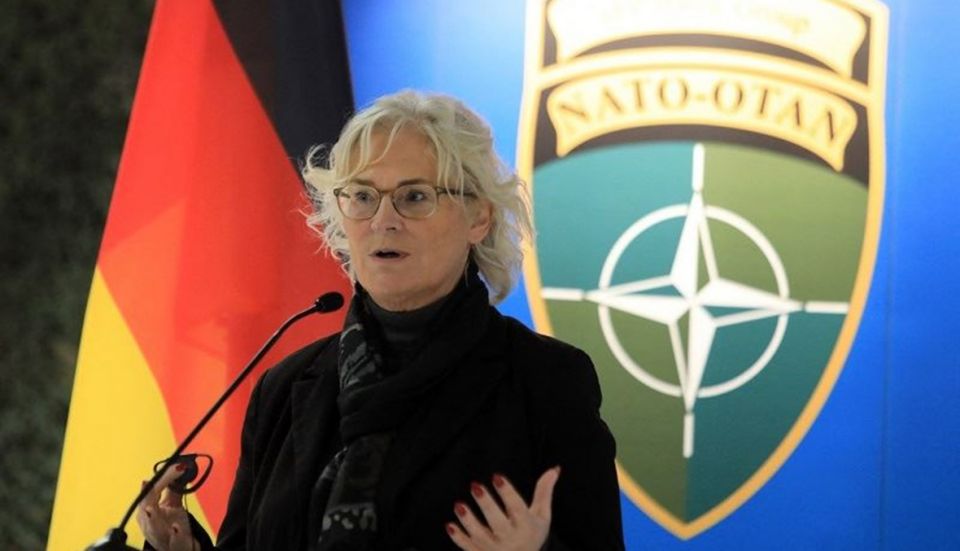 شولتس يقبل استقالة وزيرة الدفاع وسط الأزمة الاوروبية ومعارك أوكرانيا