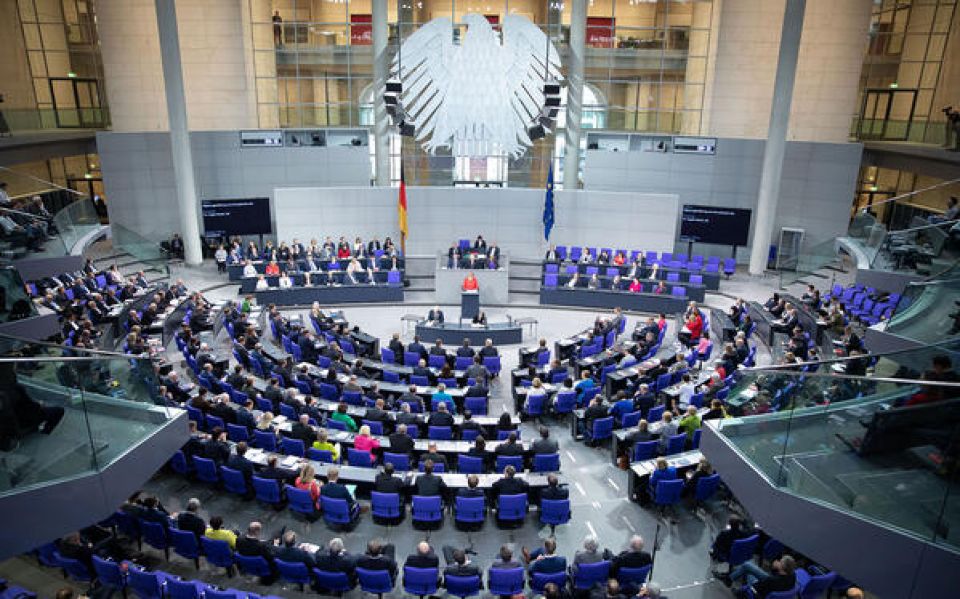 البرلمان الألماني داعياً لإنهاء عقوبات الطاقة على روسيا: نحن المتضررون
