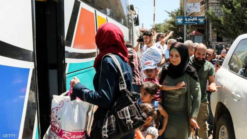 وصول مئات المهجَّرين السوريين عائدين من لبنان إلى سورية