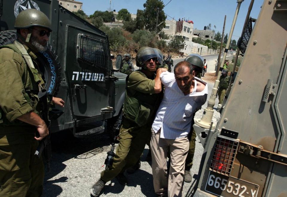 سلطات الاحتلال تعتقل 100 فلسطينيّ كلّ يوم في أراضي 48