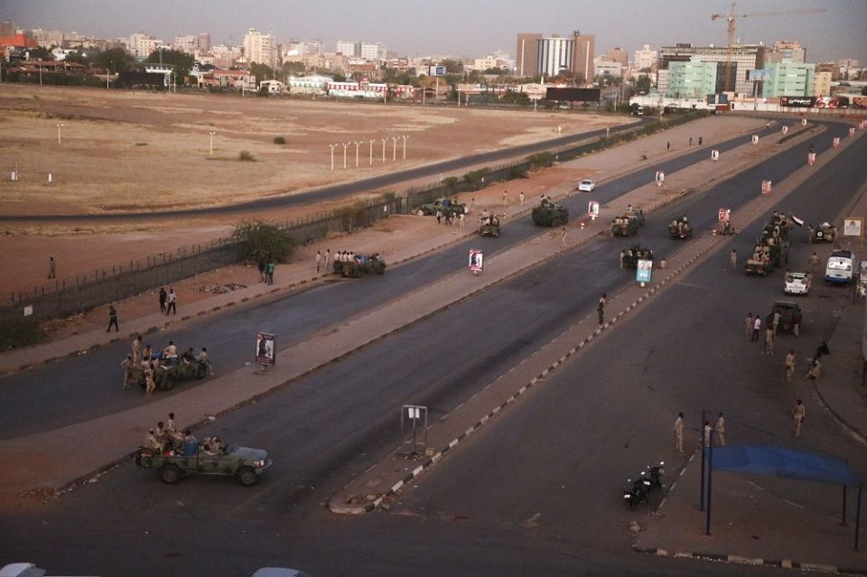 مجلس السيادة السوداني يحتوي محاولات التمرد