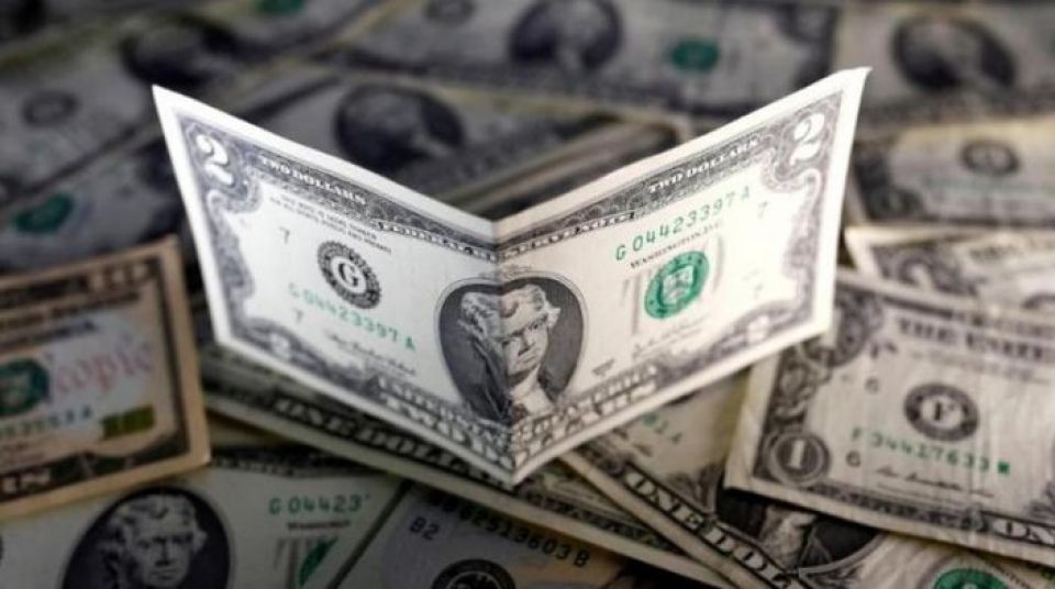 الدولار يهبط قبل انتخابات التجديد النصفي الأميركية