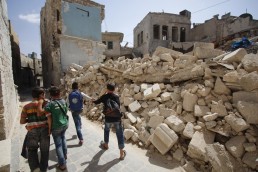 دخول موظفين دوليين لبستان القصر لبدء إخراج المسلحين من حلب الشرقية
