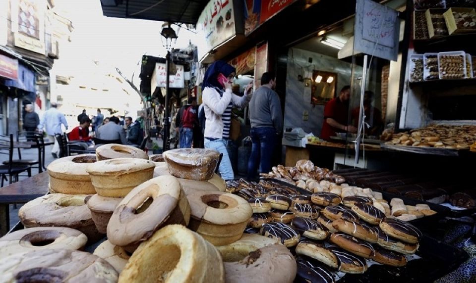 أسواق مزدحمة ببضائعها.. وتجار يعانون الكساد مواسم تنزيلات وهمية لم تنقذ البائع ولم تلب المستهلك