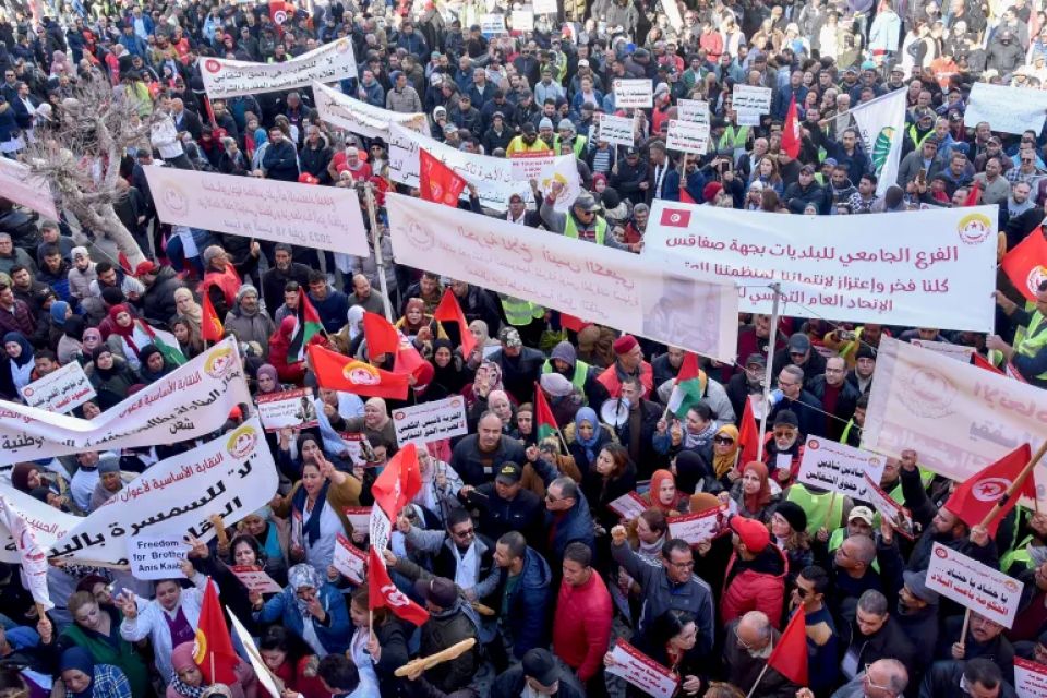 توترات تونس تتصاعد واتحاد الشغل مستهدف