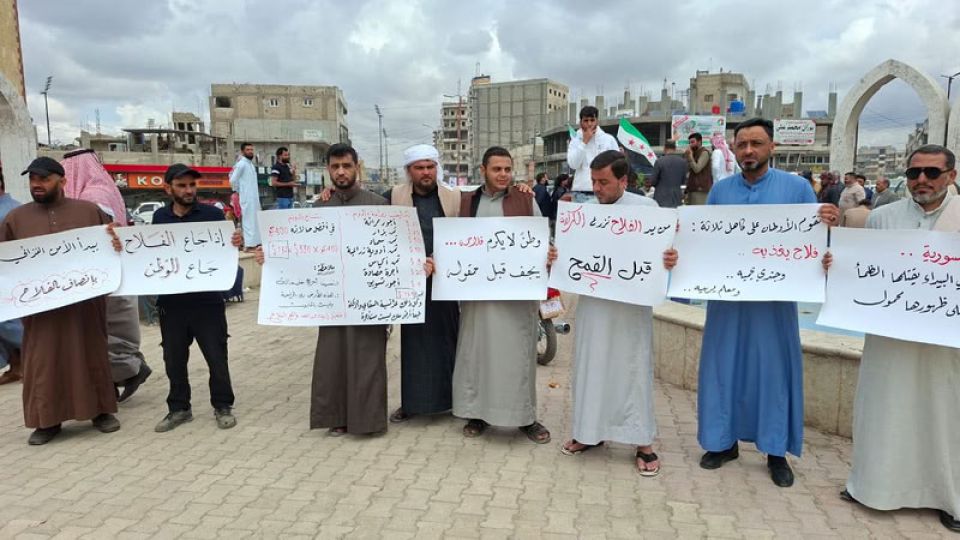 أخوة التراب من ديريك وتل حميس إلى درعا.. الجوع لا يصنع وطناً