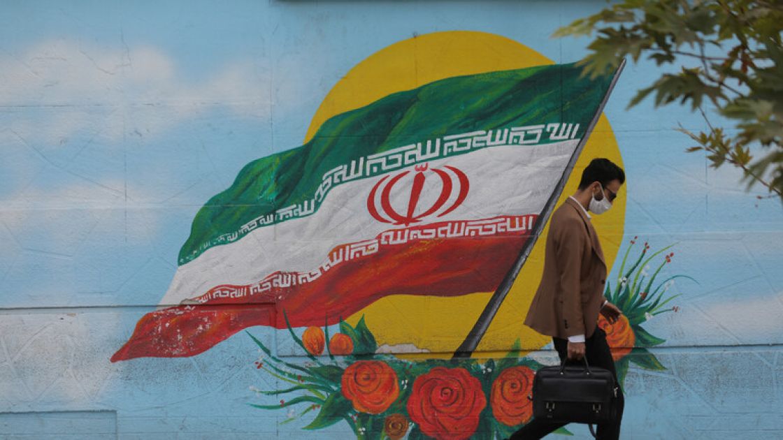 وزير الصحة الإيراني: الحظر الأمريكي على إيران يشمل شراء لقاحات كورونا