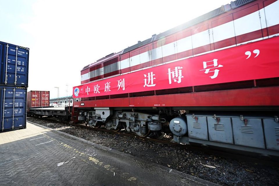 أوّل قطار شحن من أوروبا إلى شانغهاي كتأكيد لتفعيل التبادل ثنائي الاتجاه
