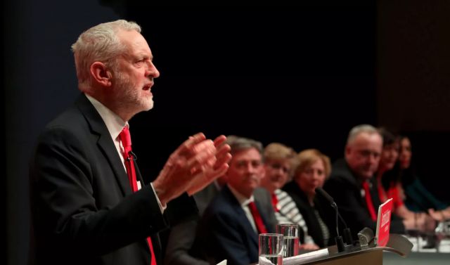 &laquo;حكومة بريطانيا مأزومة والمستقبل غامض&raquo;