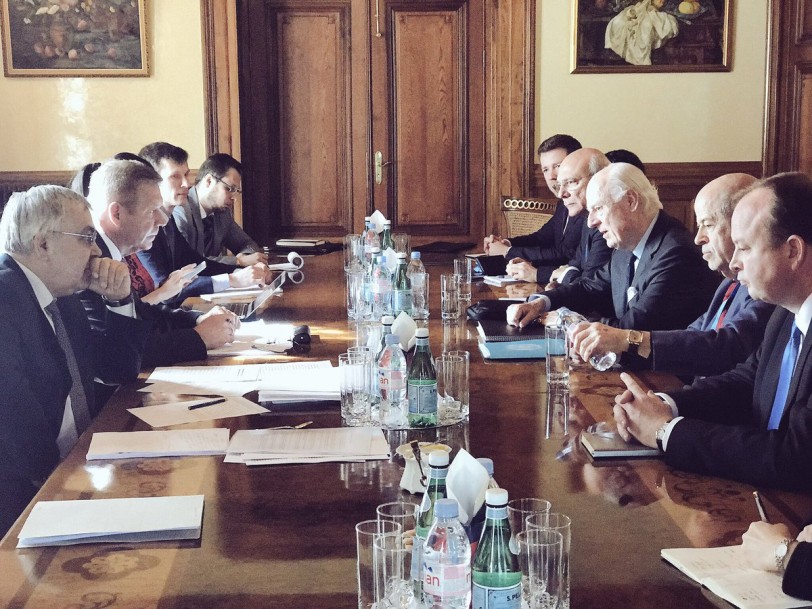 غاتيلوف ودي ميستورا يبحثان تعزيز وقف إطلاق النار في سورية