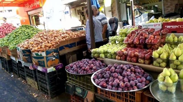 الخضار والفواكه.. وفرة بالإنتاج دون فائدة للفلاح والمستهلك