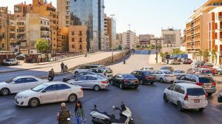 إضراب لاتحاد النقل اللبناني وإقفال جميع مدارس البلاد والطرقات إلى بيروت