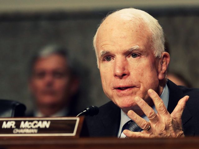 ماكين: الإدارة &laquo;ترتكب أخطاءً روسية&raquo;