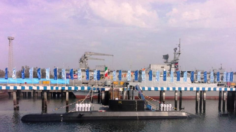 إيران تدشن غواصة &laquo;فاتح&raquo;