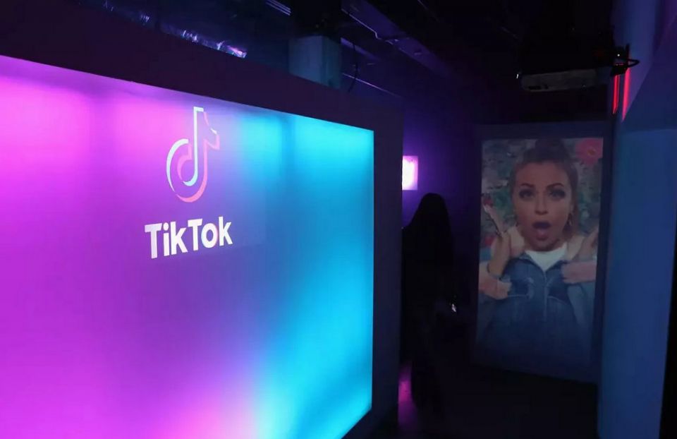 Tik Tok الصيني سباق التطبيقات